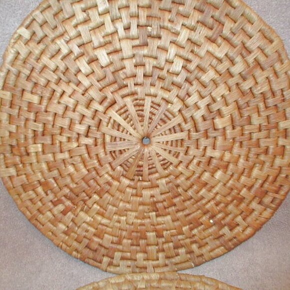 Vtg Natural Round Woven Rattan Placemats 15" Thick Weave MCM Wall Decor 2X Lot - Picture 2 of 7